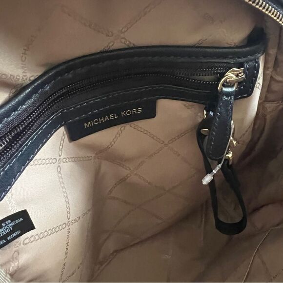 MICHAEL MICHAEL KORS Rhea Medium Quilted Leather Backpack - Picture 7 of 10